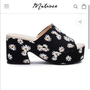 NWT- Matisse Terry Daisy Platform Heel